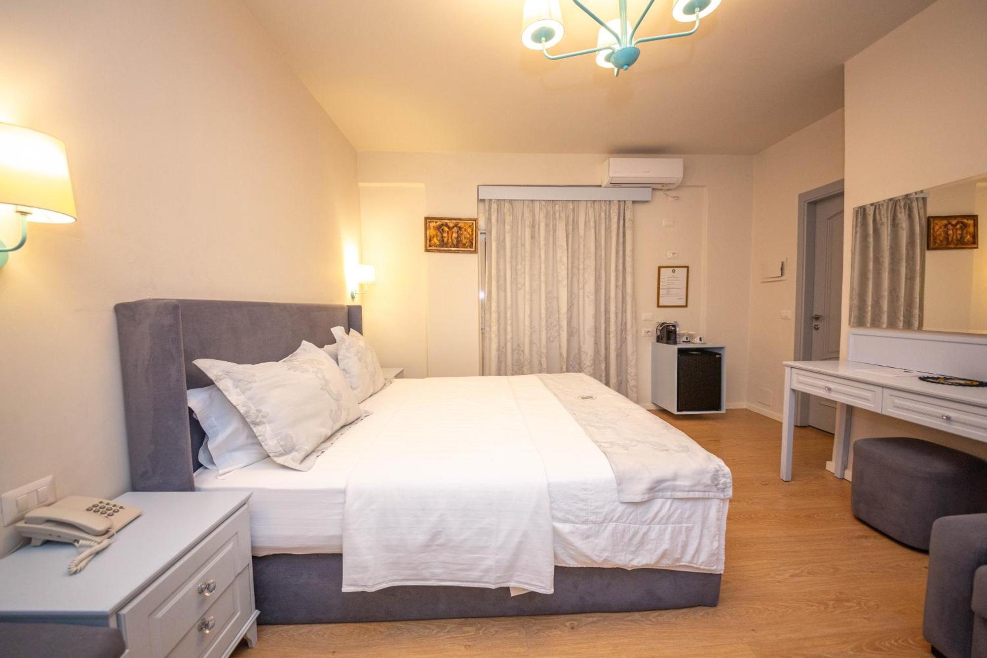 Illyrian Boutique Hotel Sarande Bilik gambar